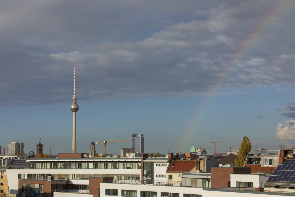 sustentio Dachterrasse Fernsehturm & Regenbogen